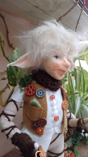 Duende Artesanal 40 Cms De Fieltro Agujado Articulado Beige