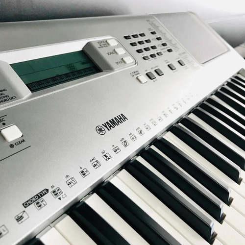 Imagem 1 de 8 de Teclado Portátil Yamaha Ypt-370