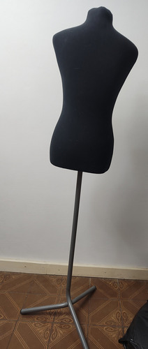 Maniquí Dama Con Trípode De Metal. Negro (Usado)