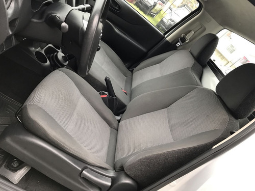 Imagen 12 de 15 de Nissan Np300 2020 2.5 Pick-up Dh Mt