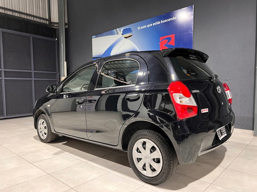 Imagen 3 de 8 de Toyota Etios 1.5 X (90cv) 5ptas