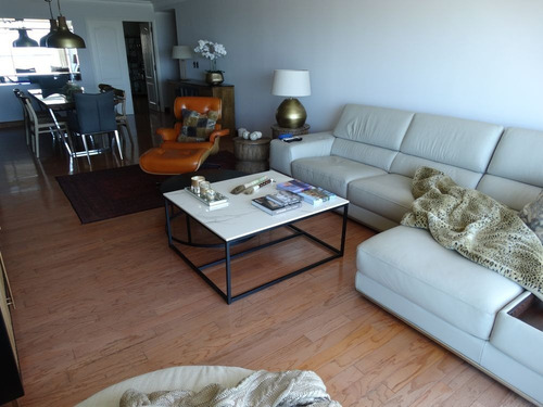 Imagen 3 de 30 de Apartamento En Venta Sobre Rbla. Con Vistas Al Mar, 3 Dormitorios, Parrillero De Uso Esclusivo Y Servicio 2 Garajes