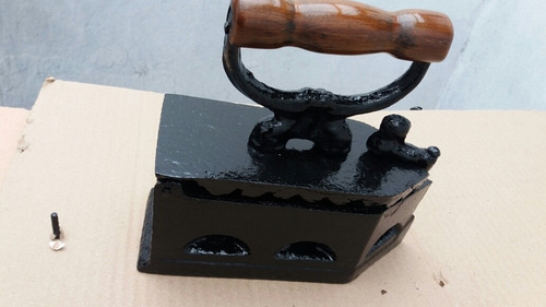 Ferro A Brasa De Passar Roupa Antigo Original (Usado)