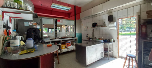 Derecho Llaves / Pizzería Funcionando