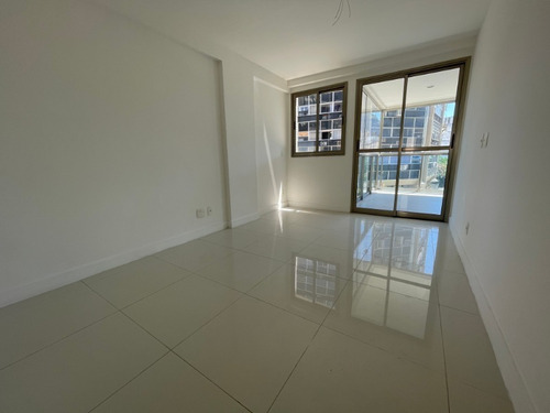 Imagem 15 de 30 de Excelente Cobertura Duplex De Alto Padrão Com Três Suítes Na Avenida Afrânio De Melo Franco, Leblon. - Co00045 - 69400596