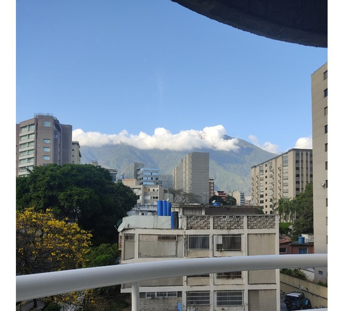 Imagen 11 de 12 de El Rosal, Alquilo Soñado Y Ventilado Apartamento Con Vista Y Terraza
