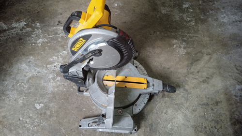 Sierra Ingletadora Dewalt De 12 Pulgadas, 15 Amperios, Bisel (Usado)