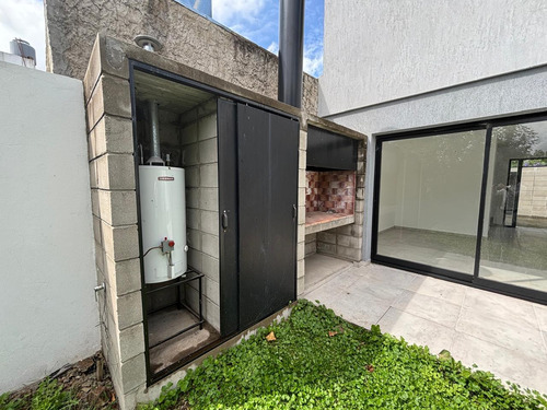 Duplex En Venta - 2 Dormitorios 2 Baños - 207mts2 - Villa Elisa
