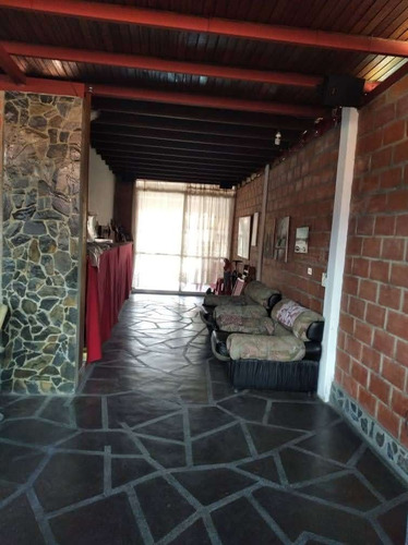 Imagen 8 de 14 de Vendo Amplia Casa Conjunto Res. Vista Hermosa. Castillejo.