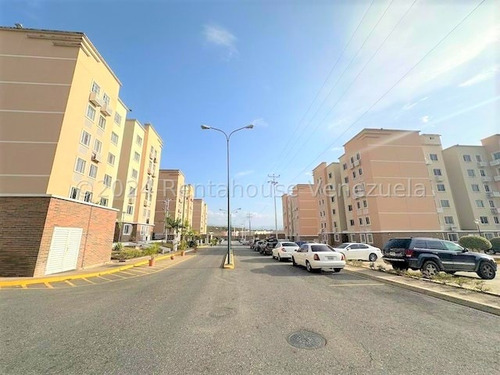 Jt Hermoso, Espacioso, Remodelado, Moderno Y Amoblado Apartamento En Exclusivo Conj Privado Con Planta Eléctrica En Este De Bqto  