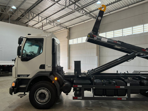 Caminhão Volvo Vm360 6x4 I-shift Rollon/off Grimaldi25 2025