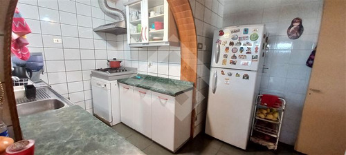 Casa En Venta De 5 Dormitorios En La Reina
