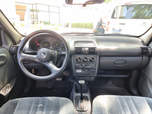 Chevrolet Corsa Sedan 1.6 Gl 4p