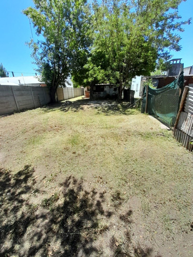 Lote, Terreno En Las Flores, A Cuadras Del Centro, Con Casa A Refaccionar O Demoler