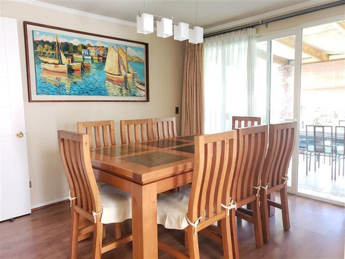 Casa En Venta De 4 Dorm. En Peñalolén