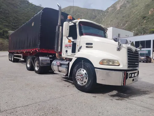 Tractocamión Mack Xcu 613