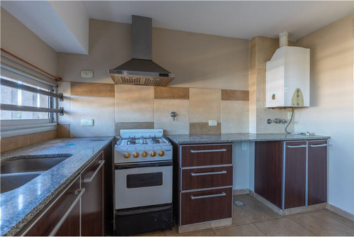 Imagen 3 de 18 de Venta Departamento 2 Dormitorios C/balcón La Plata