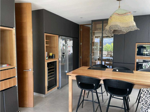Casa En Lo Barnechea/ Camino Real En Condominio