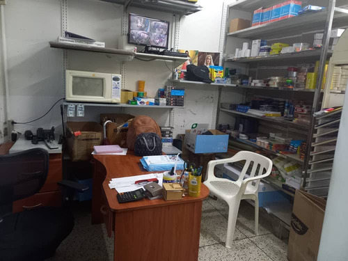 Se Vende Fondo De Comercio Librería En Los Palos Grandes Jr