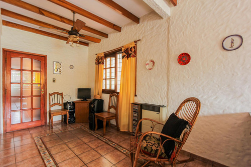 Venta De Casa 5 Ambientes Con Piscina En Haedo Sur