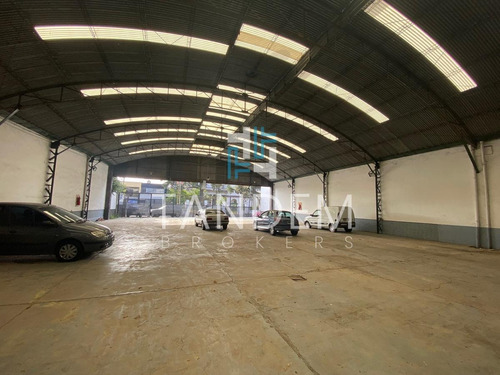 Imagen 2 de 8 de Alquiler Excelente Galpón Comercial En Alquiler Sobre Av. Del Libertador!