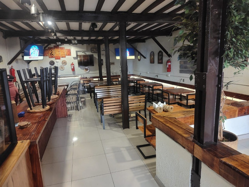 Vendo Local De 105 M2, Equipado Con Patentes De Restobar.