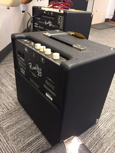 Fender Rumble Series 25 - Negro/Plata - 220V