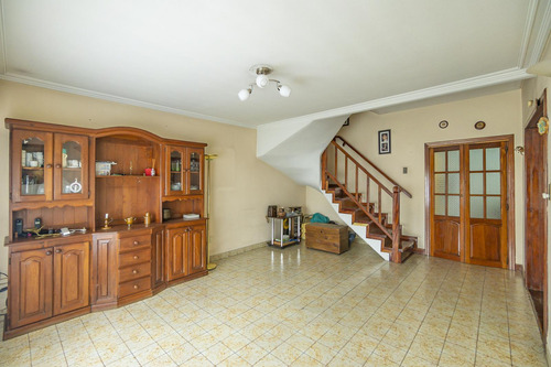 Casa En Venta En Rafael Calzada De 5 Ambientes