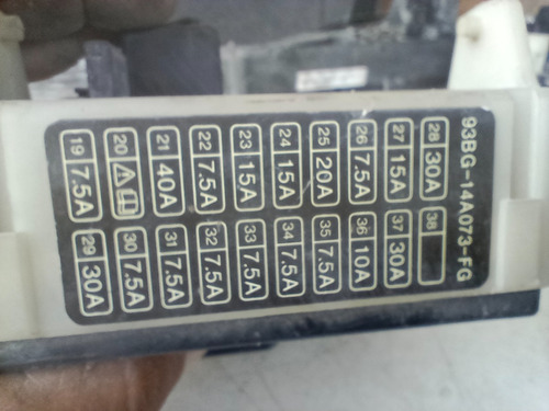 Caja De Fusibles Ford Countour 99-03. #349-23. (Usado)