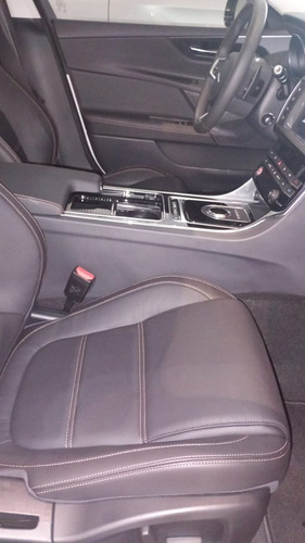 Jaguar XE 2.0 Prestige