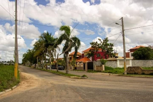 Vendo Solares En La Av. Ecológica Y Marginal La Américas, Santo Domingo Este En Residencial Cerrado, República Dominicana
