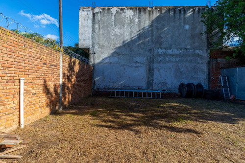 Casa Venta 3 Dormitorios Y Parque En La Plata