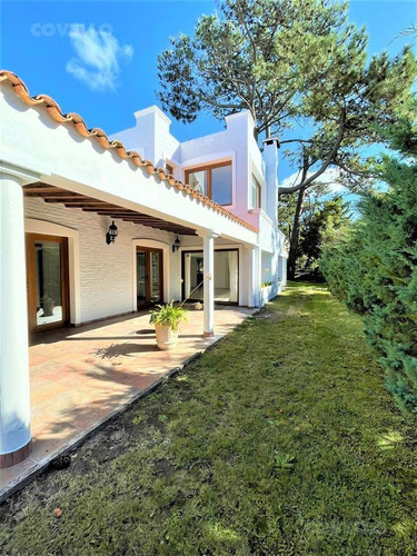 Imagen 1 de 22 de Venta De Casa En Rincon Del Indio A 200 Metros Del Mar