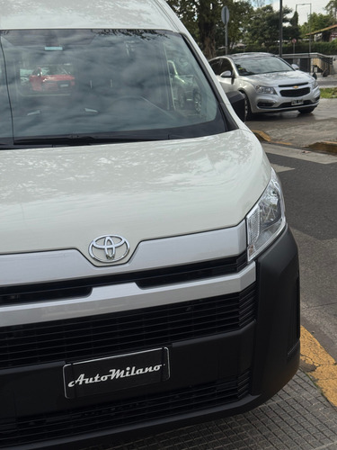 Toyota Hiace 2.8 Tdi Furgón 6at L2h2 3a 5p