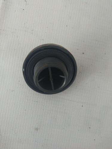 Tapa Aceite Motor Suzuki Grand Vitara 2.4 Mod. 2011 Original (Usado)