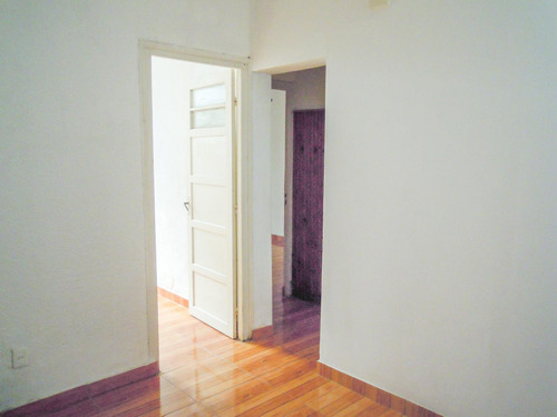 Apartamento En La Comercial - Próximo A Fernández Crespo