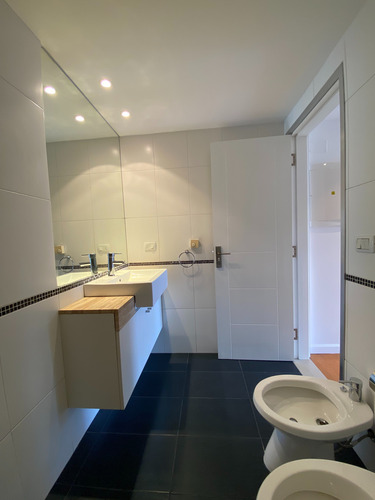 Apartamento Con Terraza Al Frente, 1 Dormitorio Y Garage.