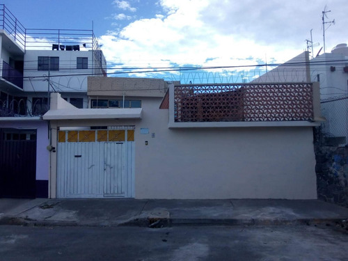 Casa En Venta Con 1 Departamento Independiente 180m2, Col. Jacarandas, Iztapalapa.