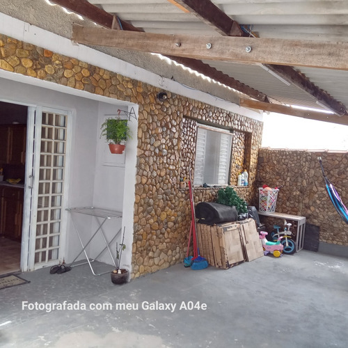 Casa Com 3 Quartos 2 Banheiros, 1 Lavabo ,piscina, Churrasqu