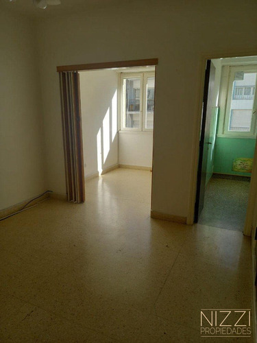 Imagen 2 de 11 de 1 1/2 Amb Calle En Centro - Ref: 1623