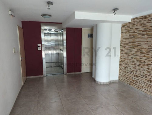 Imagen 2 de 10 de Venta Departamento Monoambiente En Parque Chas Con Balcon