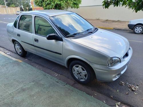 Gm Corsa Sedan