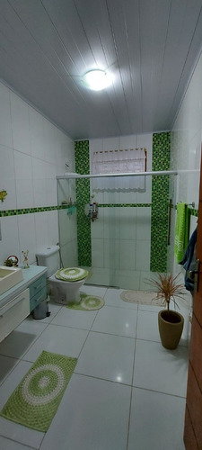 Chácara No Centro De Faria Lemos/mg Com 700m2, Com 2 Casas Uma Grande Em Alto Padrão E Uma Casa Menor, Com Piscina E Área Goumet E Pomar Com Muitas Frutas, Pronta Para Morar