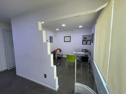 Imagen 14 de 18 de Gran Casa Remodelada Apta Para Empresa , Venta