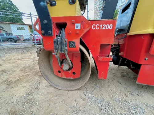 Vibrocompactador Dynapac Cc1200
