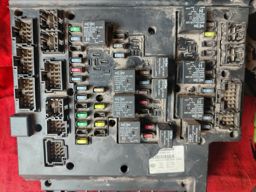 Módulo Porfa Fusibles A0660969012 Freightliner Cascadia 125 (Usado)