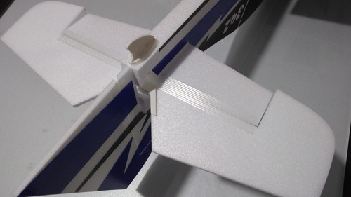 Aeromodelo Elétrico Acrobático Sbach Isopor T5 Perfilado 95cm Horizon Com Linkagem Trem De Pouso Cor Azul