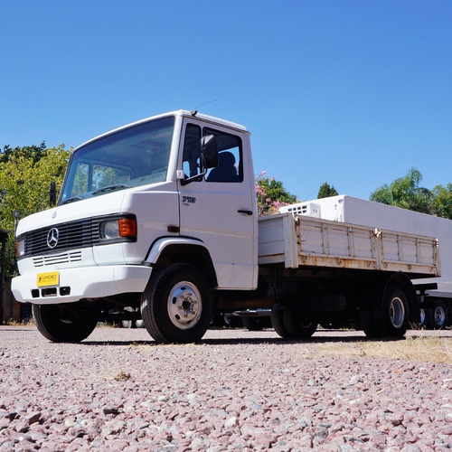 Camion M. Benz 710 '06 C/ Carroc. Baranda Volcable