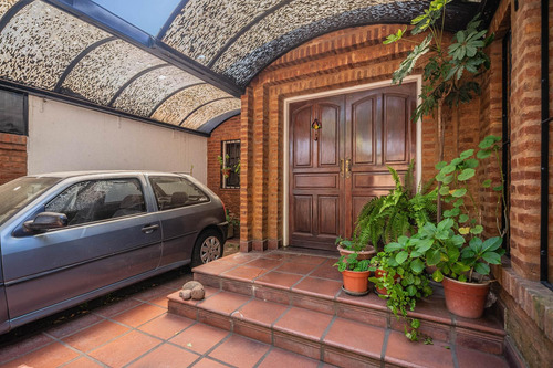 Casa En Venta De 3 Dormitorios Con Pileta En Ciudad Evita