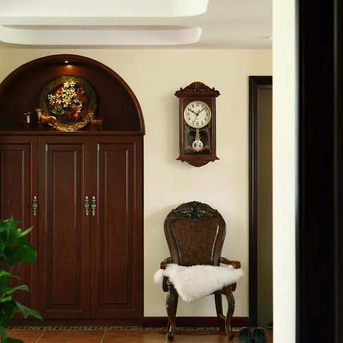 Reloj De Pared Clockswise Con Péndulo Aspecto Madera Marrón Color De La Estructura Color Del Fondo